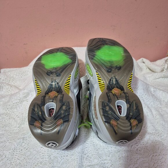 Reebok Question Mid Iverson x Illumination Reebok Question Mid Size 9 Illumination\'s Minions \